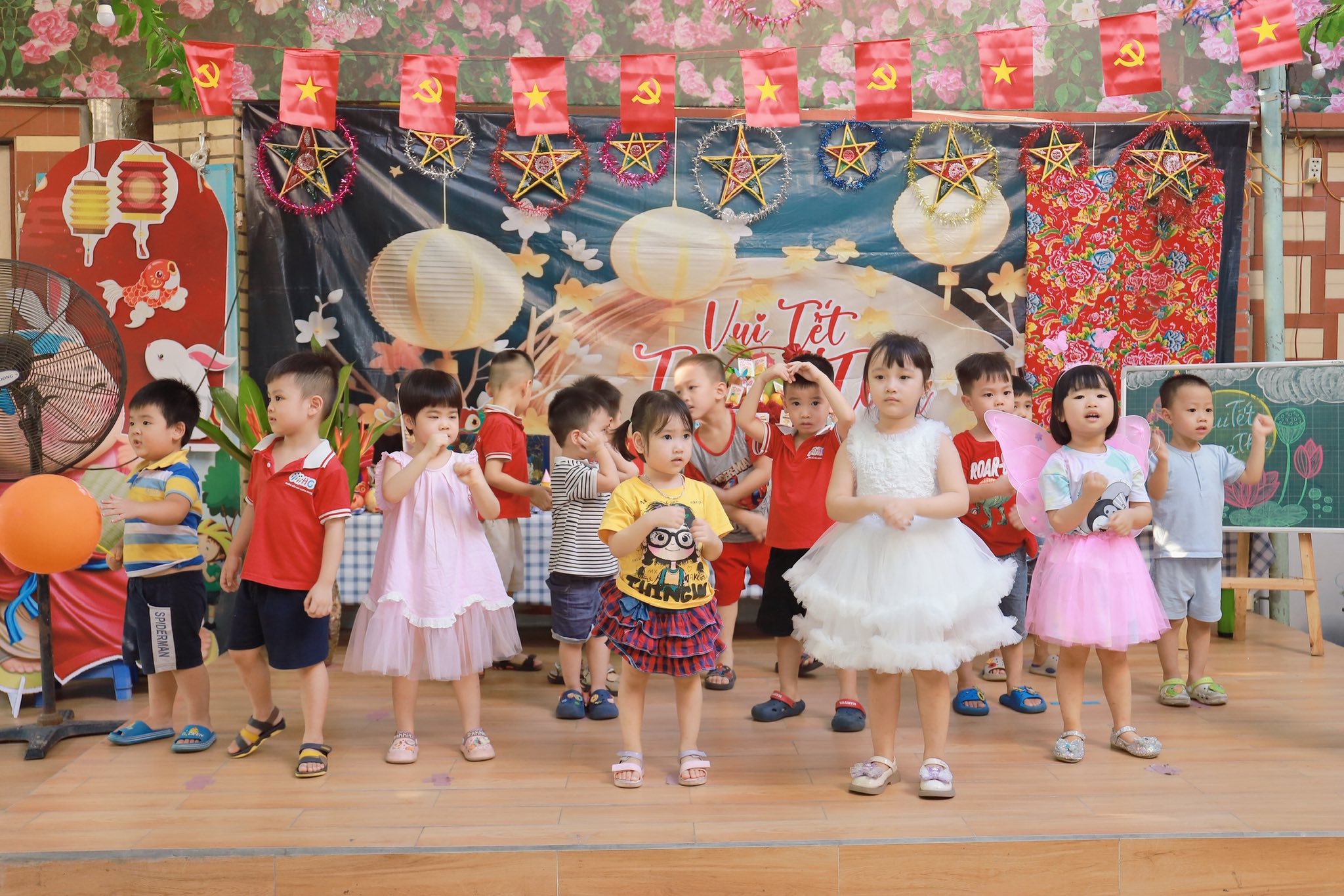 Biểu diễn và lễ hội của các bé